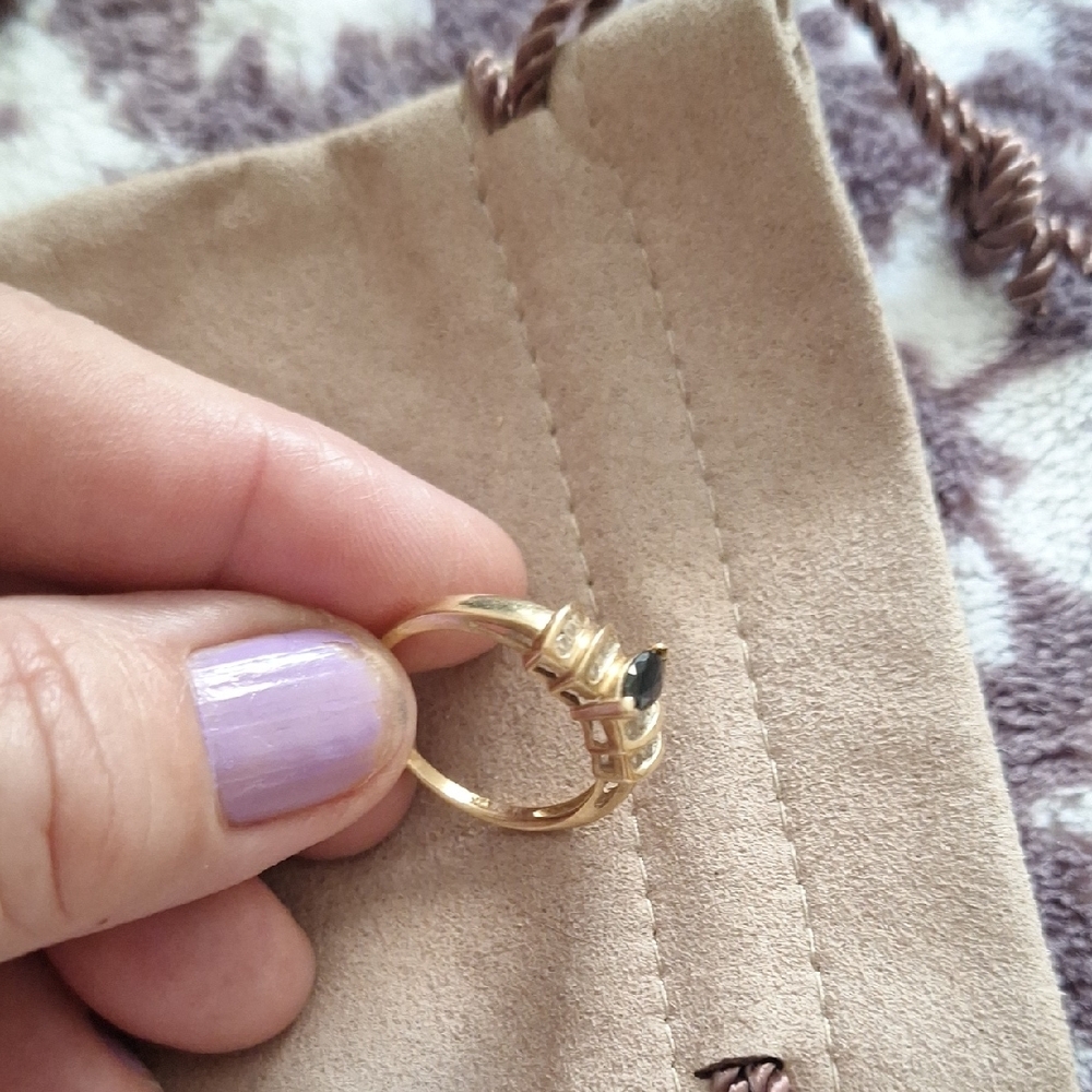 JCPenney Gold Ring 14kG Marked with Sapphire Deep Blue Stone